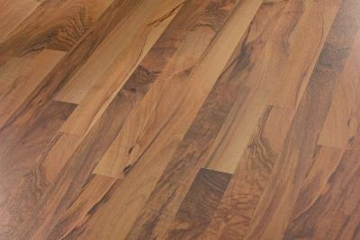 MeisterDesign Laminat LC 55 Multiclic Nussbaum 211 3-Stab Paket a 3,060 m2 (36/Pal.)