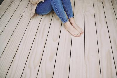 Terrassendielen Accoya (Radiata Kiefer) Kl. A1 gehobelt, Oberseite geschliffen Längskanten gefast